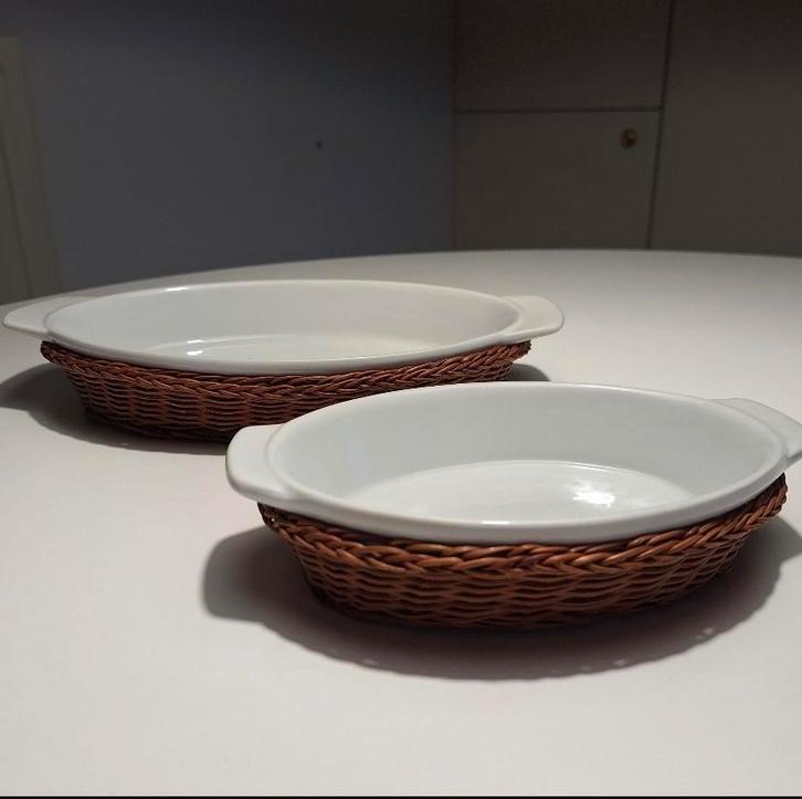 Ovale schalen met rieten mand, Huis en Inrichting, Woonaccessoires | Schalen en Manden, Zo goed als nieuw, Schaal, Ovaal, Porselein of Keramiek
