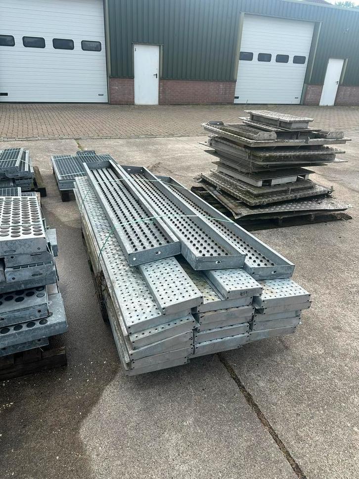 Stalen traptreden, Doe-het-zelf en Verbouw, Metalen, Gebruikt, IJzer, Ophalen