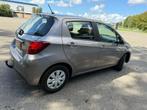 Toyota Yaris 1.0 12V Vvt-i 5DR 2015 Bruin, Auto's, Toyota, Voorwielaandrijving, 527 kg, Bruin, 730 kg