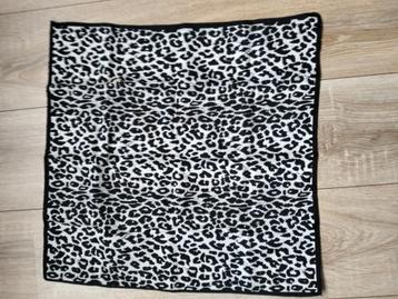 Leuke sjaal met Luipaardprint beschikbaar voor biedingen