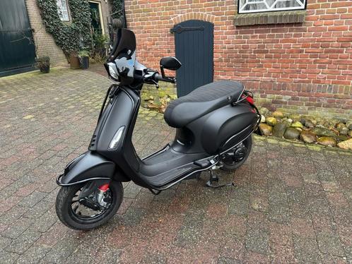 DEMO 2023 Vespa Sprint scooter 45 km/uur FULL OPTIONS!, Fietsen en Brommers, Scooters | Vespa, Zo goed als nieuw, Vespa S, Maximaal 45 km/u