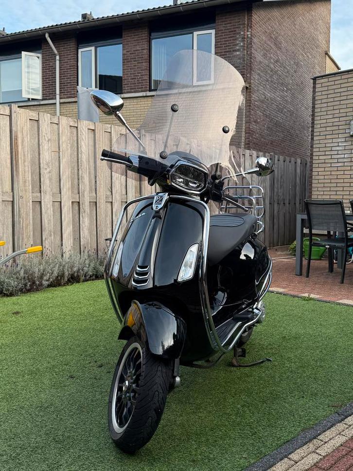 Vespa Sprint 2021 - Zwart - 7.027 km – Eerste eigenaar, Fietsen en Brommers, Scooters | Vespa, Zo goed als nieuw, Benzine, Ophalen