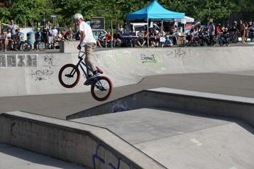 Duitse BMX Fiets KHEbikes Blaze 18", Stuur 360draaibaar ZGAN beschikbaar voor biedingen