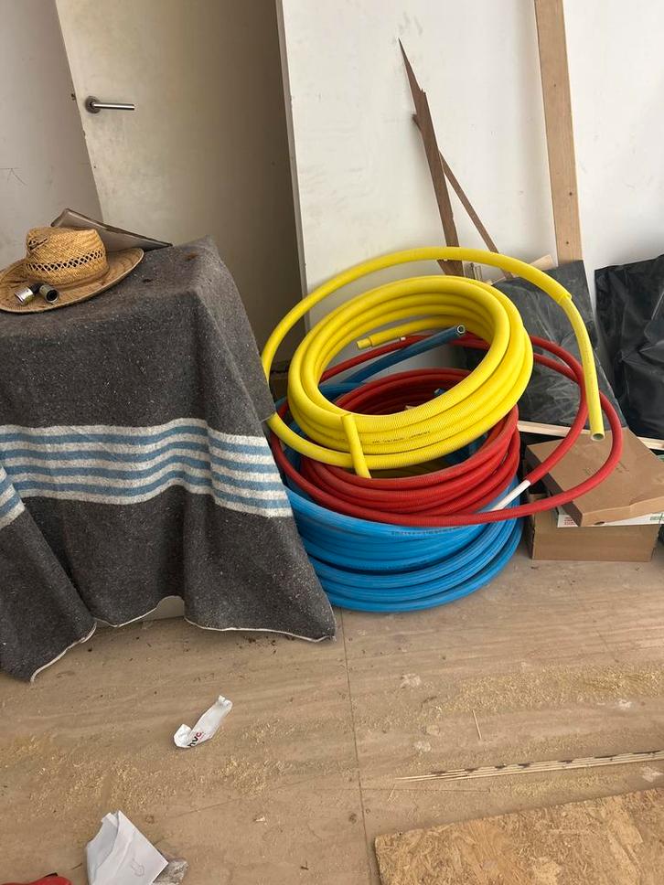 Diverse buizen - PVC, Rood, Blauw, Geel, Doe-het-zelf en Verbouw, Buizen en Afvoer, Gebruikt, Rechte buis, Pvc, 2 tot 4 meter