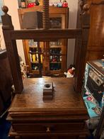 Antieke linnen of boekenpers, Ophalen