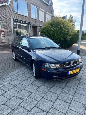 Volvo V40 2.0 T 2003 Blauw nieuwe APK beschikbaar voor biedingen