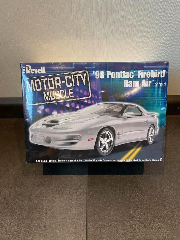 Revell '98 Pontiac Firebird Ram Air 2in1, Hobby en Vrije tijd, Modelbouw | Auto's en Voertuigen, Nieuw, Auto, 1:32 tot 1:50, Revell