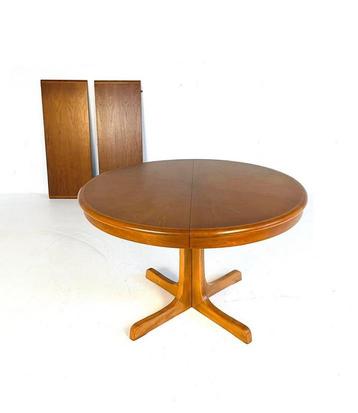 Vintage verlengbare eettafel jaren ‘60 beschikbaar voor biedingen