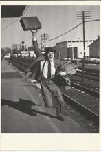 MAN RENT OP PERRON TE LAAT TREIN VERTROKKEN, Verzamelen, Spoorwegen en Tramwegen, Ophalen of Verzenden, Zo goed als nieuw, Trein