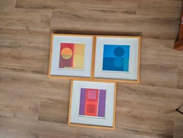 Drie abstracte kunstwerken van Amaira beschikbaar voor biedingen