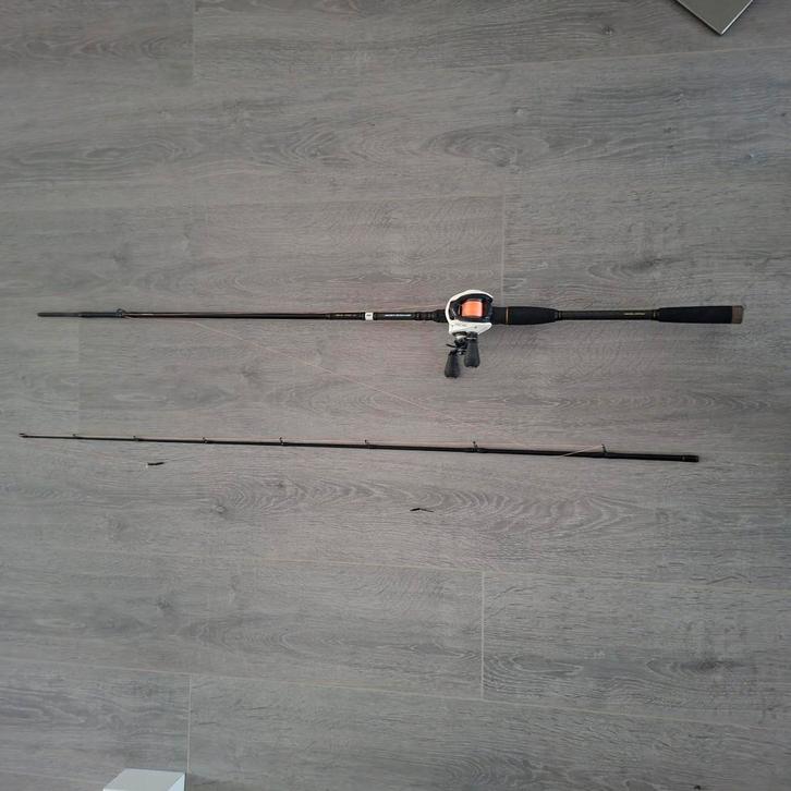 ZGAN Savage Gear SG2 met Lew's speedspool reel., Watersport en Boten, Hengelsport | Roofvissen, Zo goed als nieuw, Complete set