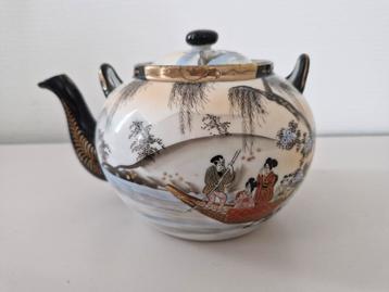Theepot met Chinees tafereel beschikbaar voor biedingen
