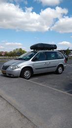 Chrysler Voyager 2.4 I 2005 Grijs | 1500eu, Voorwielaandrijving, 4 cilinders, 7 stoelen, 2429 cc
