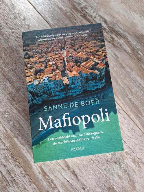 Mafiopoli - Sanne de Boer - Maffia / Ndrangheta - Italia, Boeken, Politiek en Maatschappij, Zo goed als nieuw, Maatschappij en Samenleving