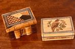 VOLKSKUNST; 2 DOOSJES; MARQUETERIE HOUT, GEVLOCHTEN RIET, Antiek en Kunst, Verzenden