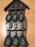 Vintage 6 tinnen lepels op lepelrek, Ophalen