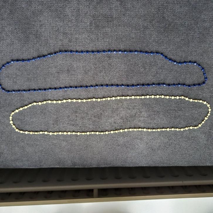 Plastic halskettingen blauw en wit VINTAGE uit jaren '70/'80, Sieraden, Tassen en Uiterlijk, Kettingen, Gebruikt, Kunststof, Blauw