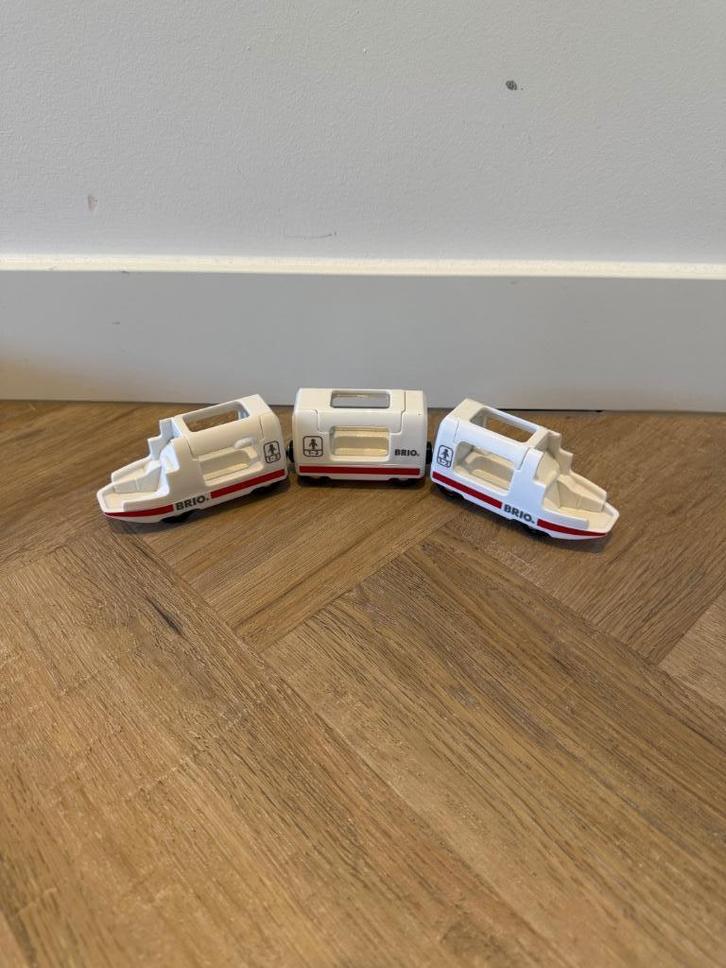 Heel goed wit Brio houten trein Travel Engine 33508 speelgoe, Kinderen en Baby's, Speelgoed | Houten speelgoed, Gebruikt, Ophalen of Verzenden