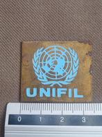 Koper plaatje gegraveerd UNIFIL  ( h 3cm/ L 3,5 cm), Verzamelen, Ophalen of Verzenden, Landmacht, Nederland, Embleem of Badge