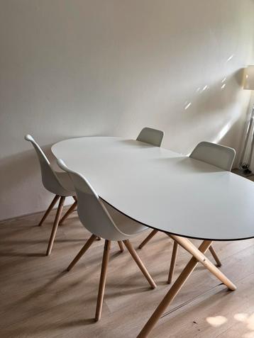 Eettafel wit Scandinavische design met 4 stoelen