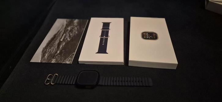 Apple Watch Ultra 2 Natural Titanium – zo goed als nieuw, Sieraden, Tassen en Uiterlijk, Smartwatches, Nieuw, iOS, Zilver, GPS