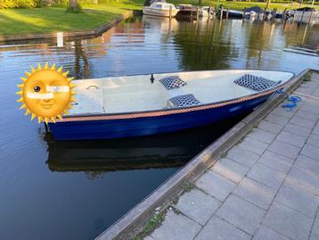 Polyester boot beschikbaar voor biedingen