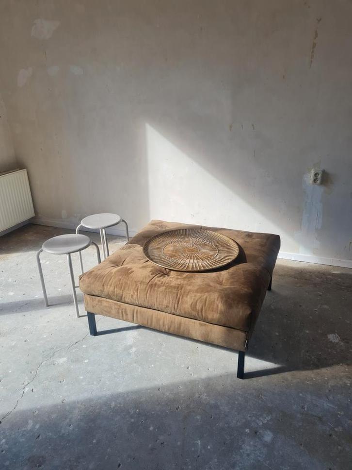 Bruine tafel / poef / voetenbank VT wonen, Huis en Inrichting, Banken | Voetenbanken en Poefen, Zo goed als nieuw, 75 tot 100 cm