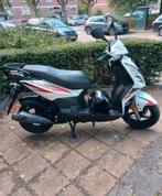 Tekoop scooter omdat ik het niet meer gebruik, Fietsen en Brommers, Ophalen of Verzenden, Zo goed als nieuw, Benzine, Overige modellen