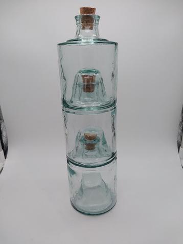 3 groene stapelbare flessen van gerecycled glas beschikbaar voor biedingen