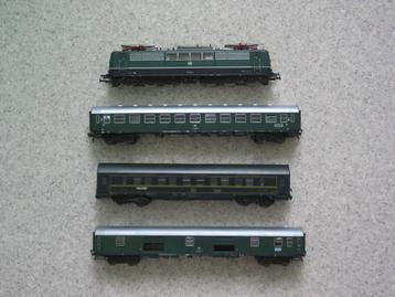 Fleischmann 4380 E-loc BR 151 + 3 rijtuigen met verlichting beschikbaar voor biedingen
