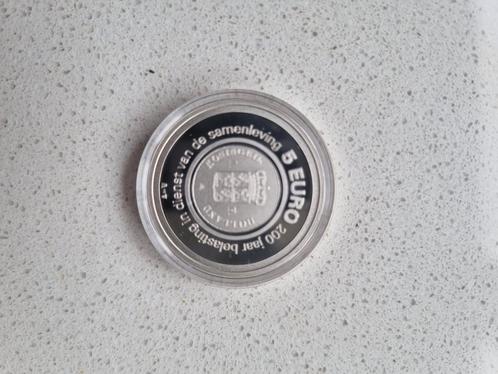 5 euro in capsule 2006 belastingdienst, Postzegels en Munten, Munten | Nederland, Euro's, Koningin Beatrix, Ophalen of Verzenden