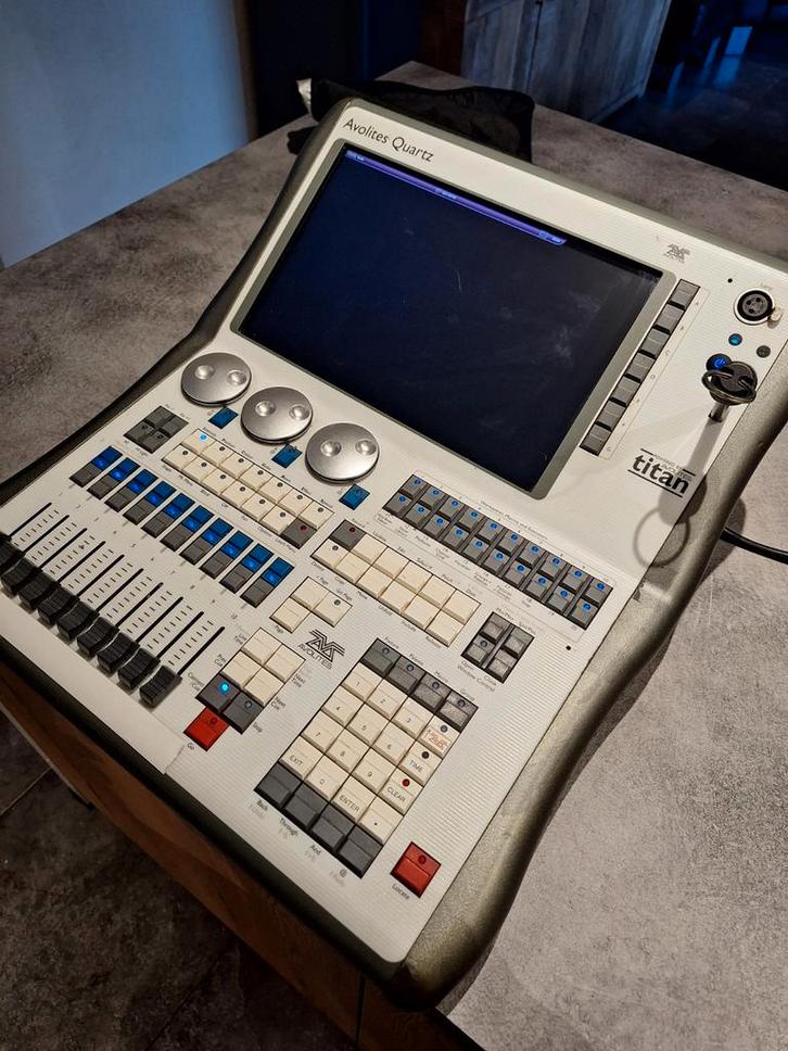 Avolites Quartz V18 incl flightcase, Muziek en Instrumenten, Licht en Laser, Gebruikt, Licht, Ophalen