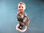 Hummel Goebel beeldje Village Boy / Jongen met Mand 513/0, Ophalen of Verzenden, Hummel