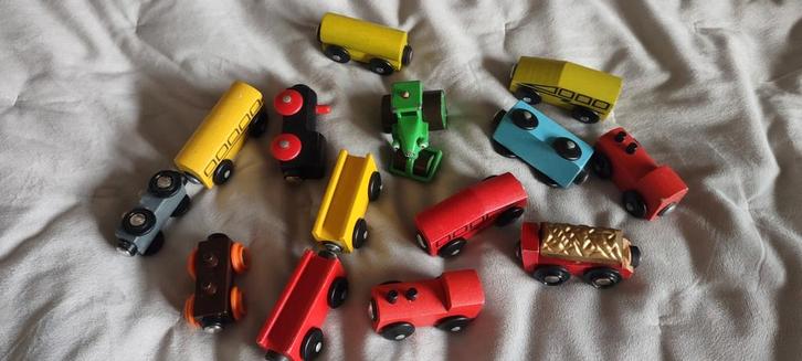 Houten treinbaan met veel treintjes, Kinderen en Baby's, Speelgoed | Houten speelgoed, Gebruikt, Ophalen of Verzenden