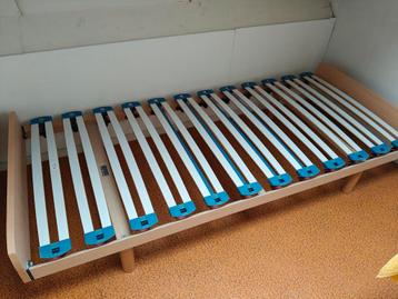 Eenpersoons bed met vaste lattenbodem gratis ophalen 