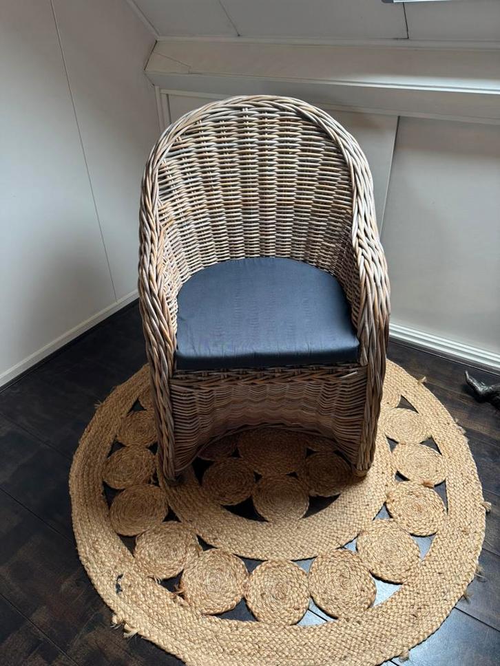2 x rotan stoel met kussen en rond jute sierkleed, Huis en Inrichting, Stoelen, Zo goed als nieuw, Twee, Riet of Rotan, Bruin