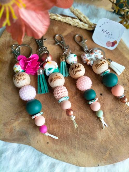 Nieuw • Tashanger - sleutelhanger of pen ' Oma of mama, Verzamelen, Sleutelhangers, Nieuw, Overige typen, Ophalen of Verzenden