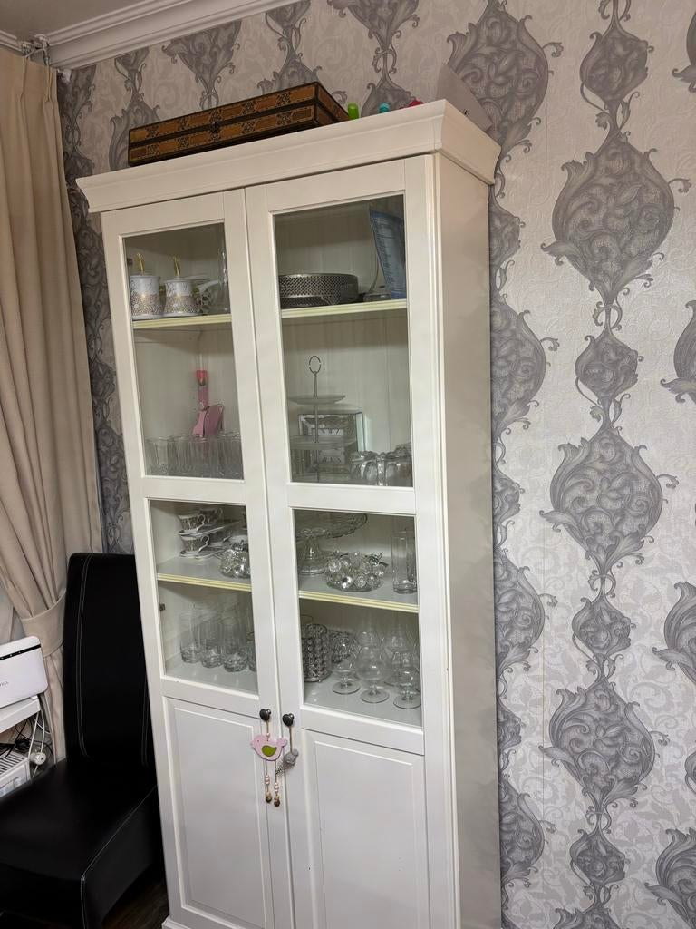 Witte buffetkast met glazen deuren, Huis en Inrichting, Kasten | Buffetkasten, Ophalen, Overige materialen, 200 cm of meer, 50 tot 100 cm