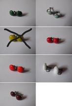 Vintage oorclips / schroefoorbellen rood wit ea / jaren 50, Sieraden, Tassen en Uiterlijk, Antieke sieraden, Ophalen, Overige materialen