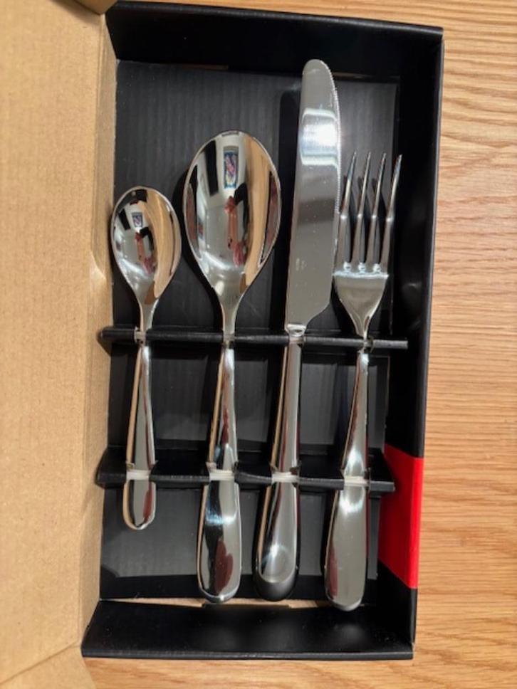 Alessi Nuovo Milano diner bestek 1set 4-delig, Huis en Inrichting, Keuken | Bestek, Nieuw, Bestekset, Rvs of Chroom, Vaatwasserbestendig