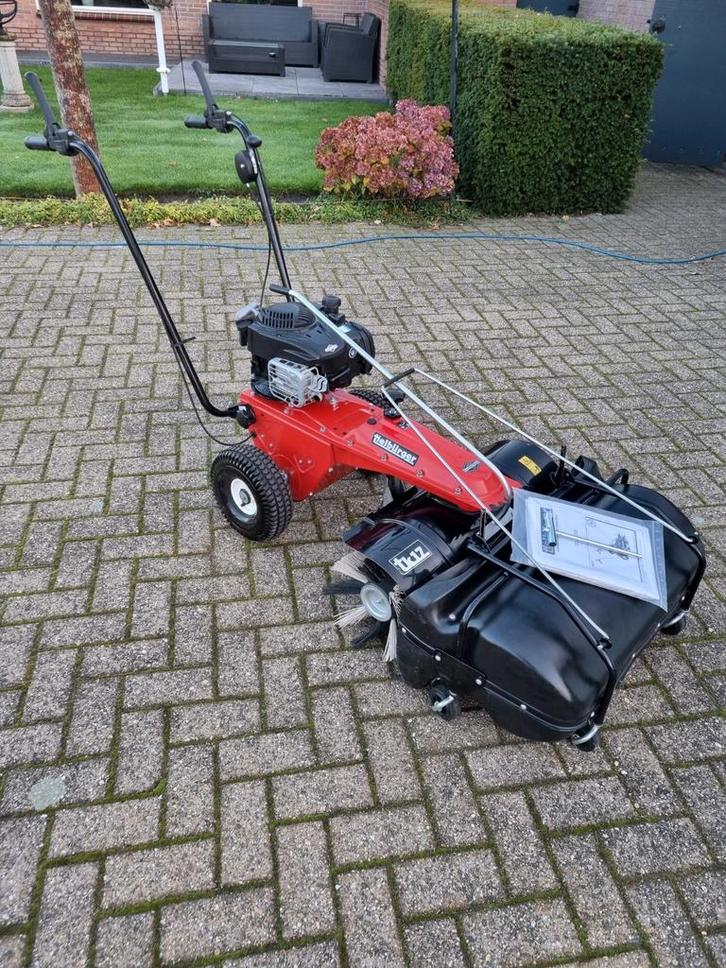 Zeer nette tielburger tk17 veegmachine met opvangbak bj 2021, Tuin en Terras, Veegmachines, Zo goed als nieuw, Ophalen