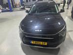 Kia Niro 1.6 GDi Hybrid 141pk Dct6 2023 Zwart, Auto's, Kia, 1374 kg, 74 €/maand, Origineel Nederlands, SUV of Terreinwagen