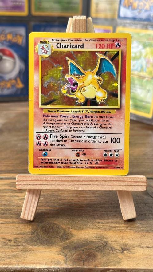 Charizard 4/102 – Base Set 1999 Holo – ENG, Hobby en Vrije tijd, Verzamelkaartspellen | Pokémon, Zo goed als nieuw, Losse kaart