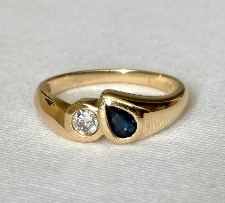 Prachtige gouden ring met natuurlijke diamant en saffier!, Sieraden, Tassen en Uiterlijk, Ringen, Zo goed als nieuw, Dame, 17 tot 18