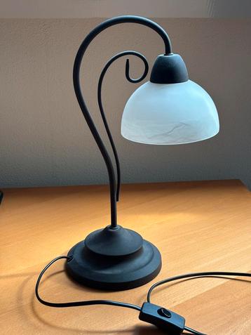 Tafellamp beschikbaar voor biedingen