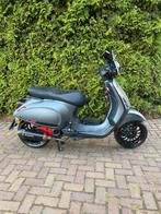 Vespa Sprint - 2016 - 80cc - Akrapovic - daytona grijs-, Ophalen, Overige modellen, Maximaal 45 km/u, Zo goed als nieuw
