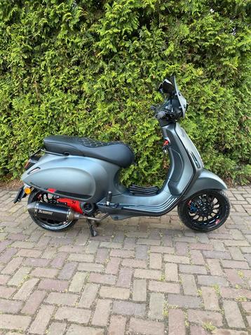 Vespa Sprint - 2016 - 80cc - Akrapovic - daytona grijs- beschikbaar voor biedingen