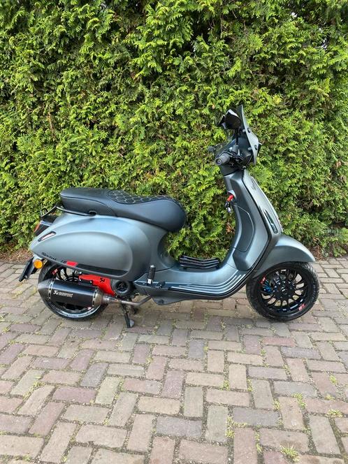 Vespa Sprint - 2016 - 80cc - Akrapovic - daytona grijs-, Fietsen en Brommers, Scooters | Piaggio, Zo goed als nieuw, Overige modellen