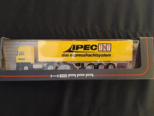 DAF 3600 Ati Super Space Cab trekker met oplegger IPEC TNT, Hobby en Vrije tijd, Modelauto's | 1:87, Nieuw, Bus of Vrachtwagen