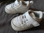 Witte Nike sportschoenentjes maat 19,5, Kinderen en Baby's, Kinderkleding | Schoenen en Sokken, Schoenen, Ophalen of Verzenden